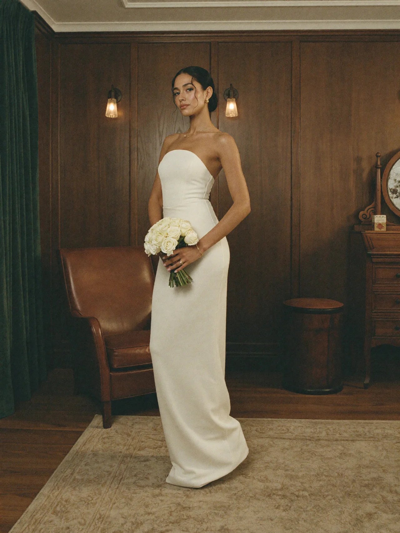 Robe de mariée colonne à encolure ronde – Robe de mariée minimaliste en crêpe | Lovers Isle Bridal