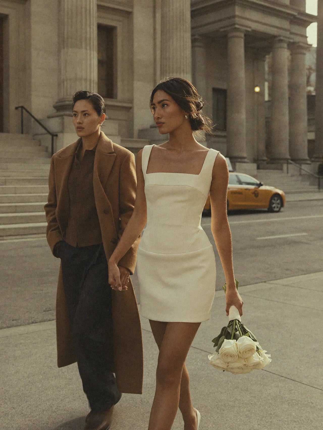 Mini-robe de mariée en crêpe à encolure carrée – Mini-robe de mariée moderne pour cérémonie civile | Lovers Isle Bridal