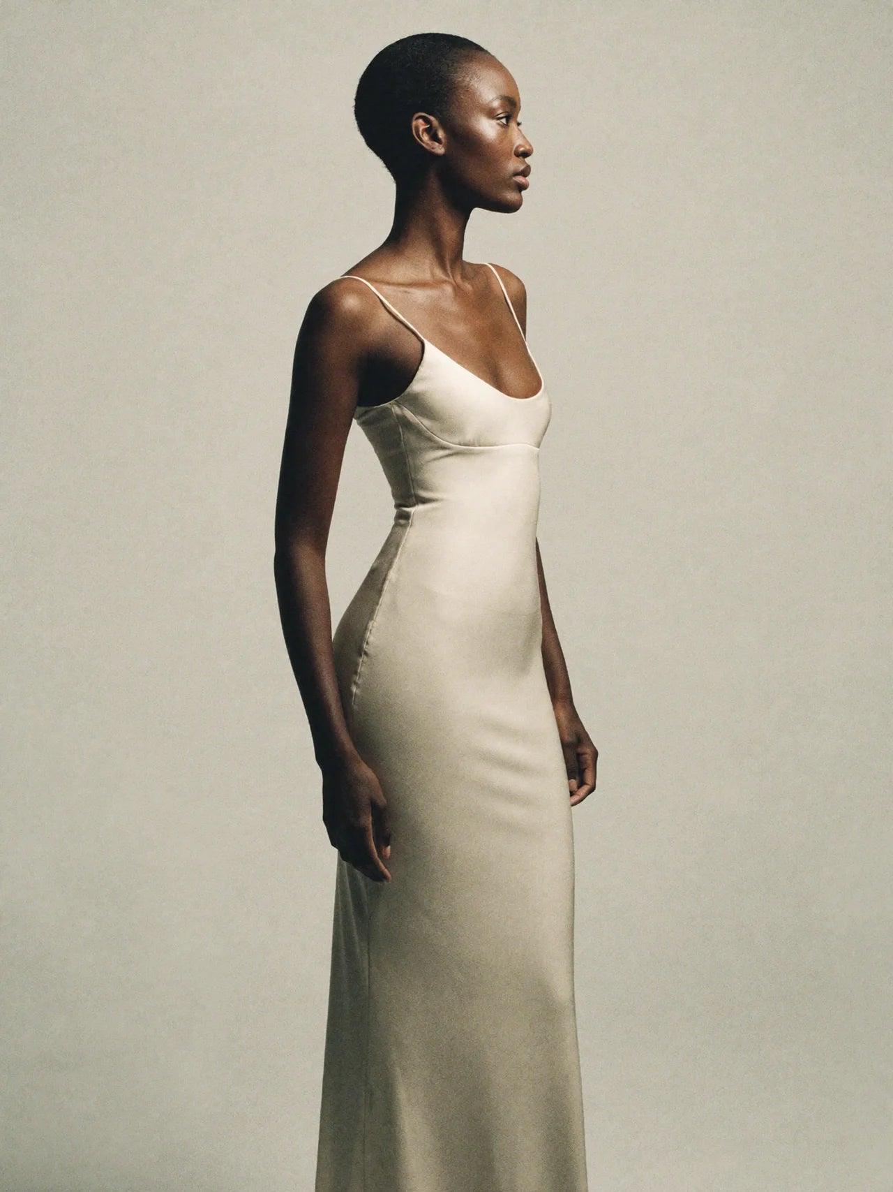 Curved Neckline Princess Seam Wedding Dress – Minimalist Column Bridal Gown