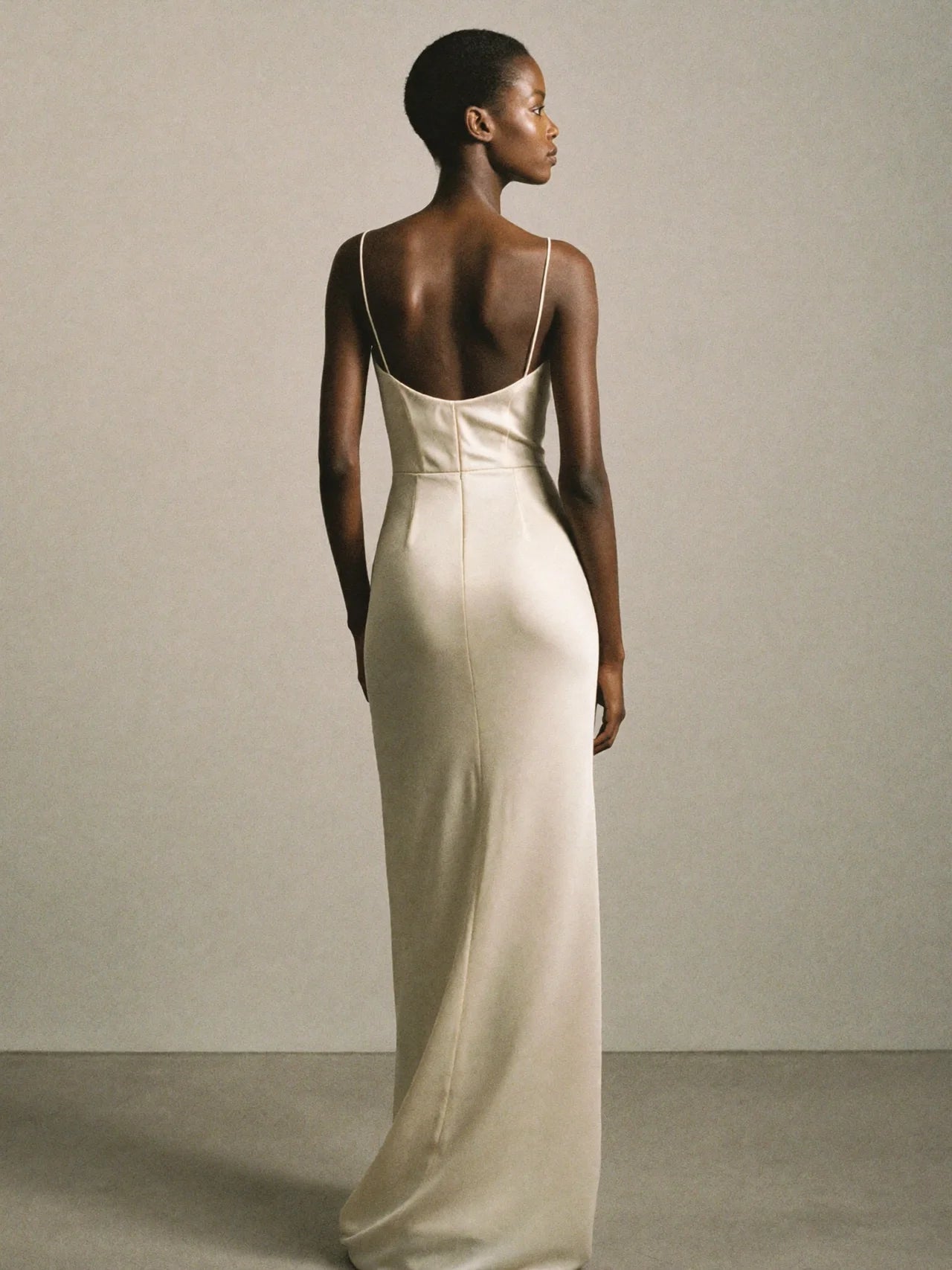 Curved Neckline Princess Seam Wedding Dress – Minimalist Column Bridal Gown
