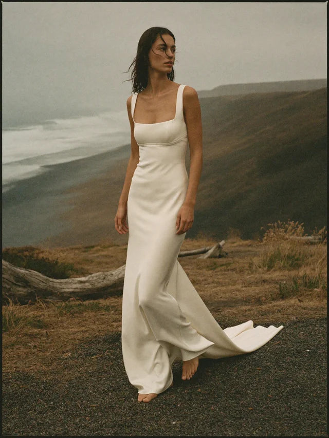 ELLIE | SQUARE NECKLINE COLUMN WEDDING DRESS – MINIMALIST CREPE BRIDAL GOWN